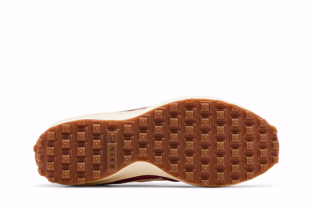 Nike Women's Waffle Debut Vintage Adobe Sail, view 5