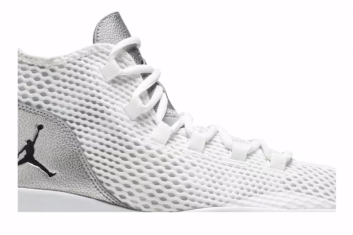 Air Jordan Reveal Metallic Silver, view 3