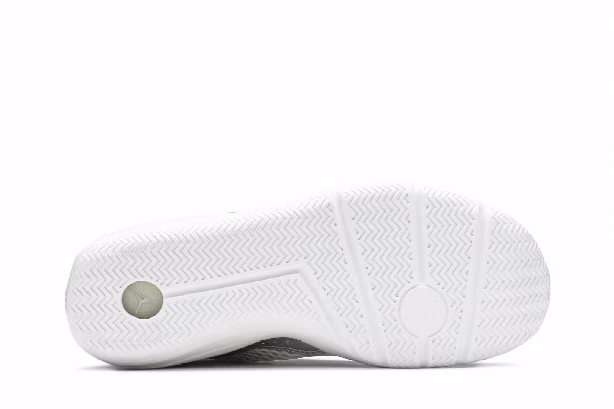 Air Jordan Reveal Metallic Silver, view 5