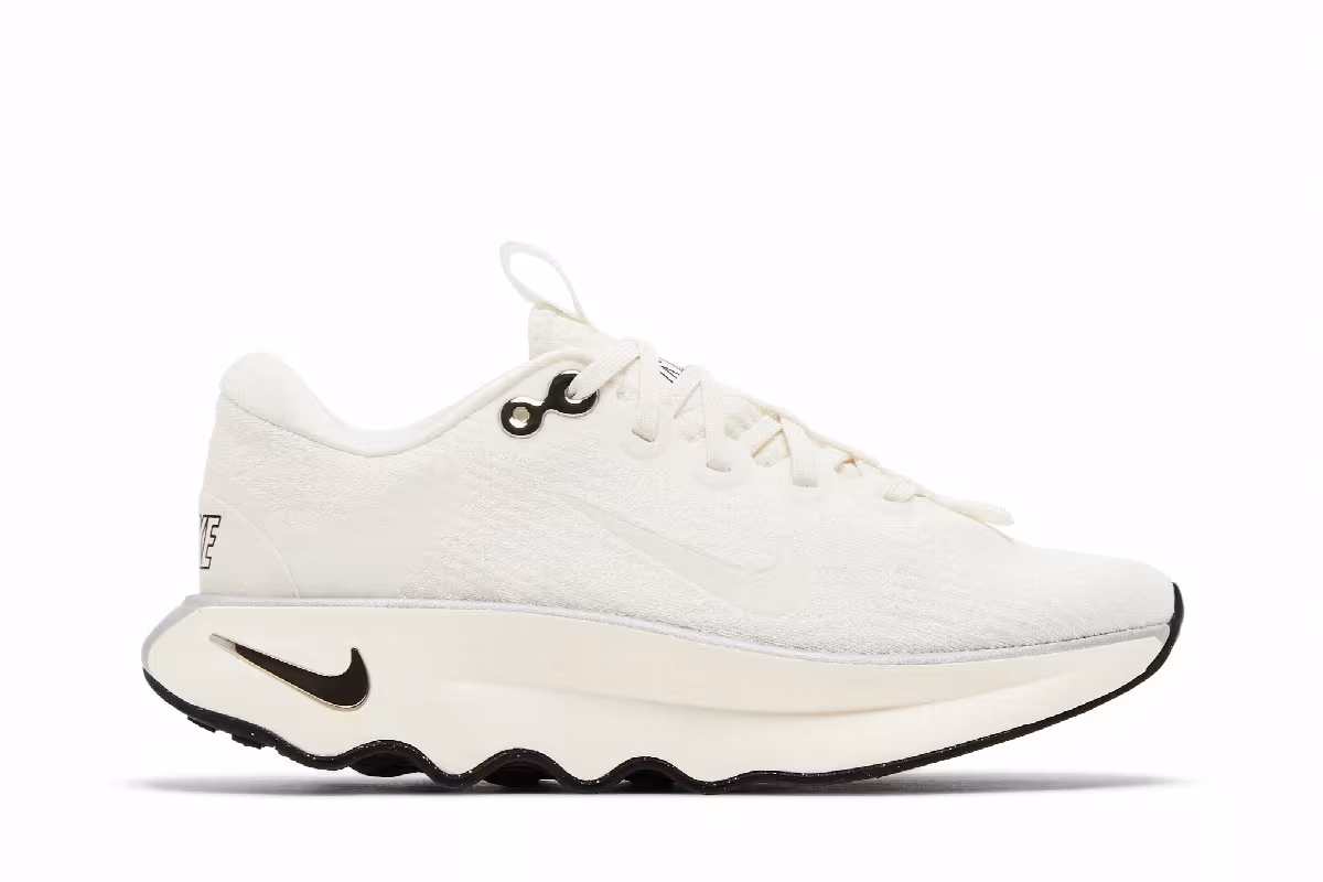 Nike Women's Motiva Summit White Black, view 2