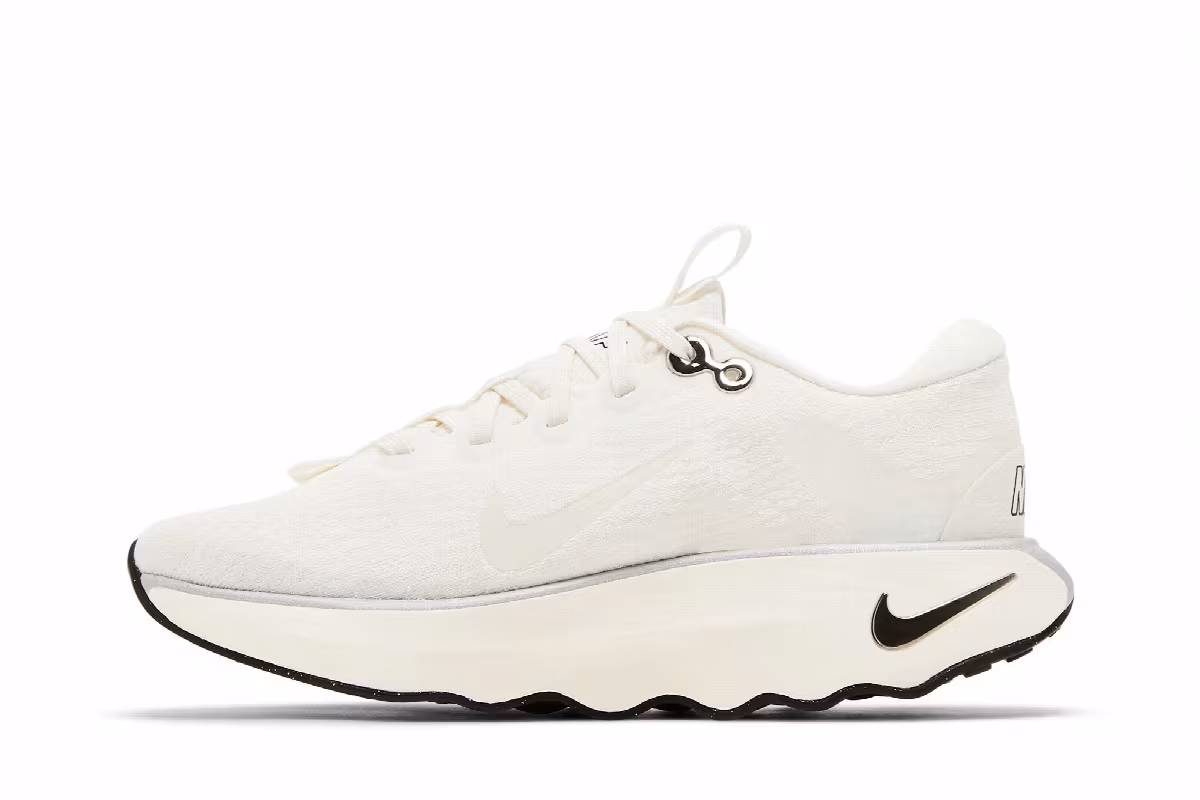 Nike Women's Motiva Summit White Black, view 4