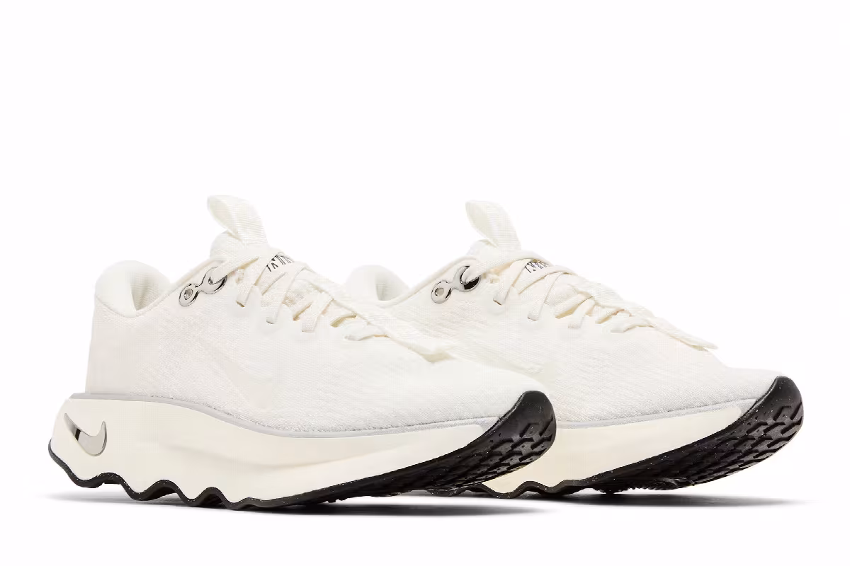 Nike Women's Motiva Summit White Black, view 9