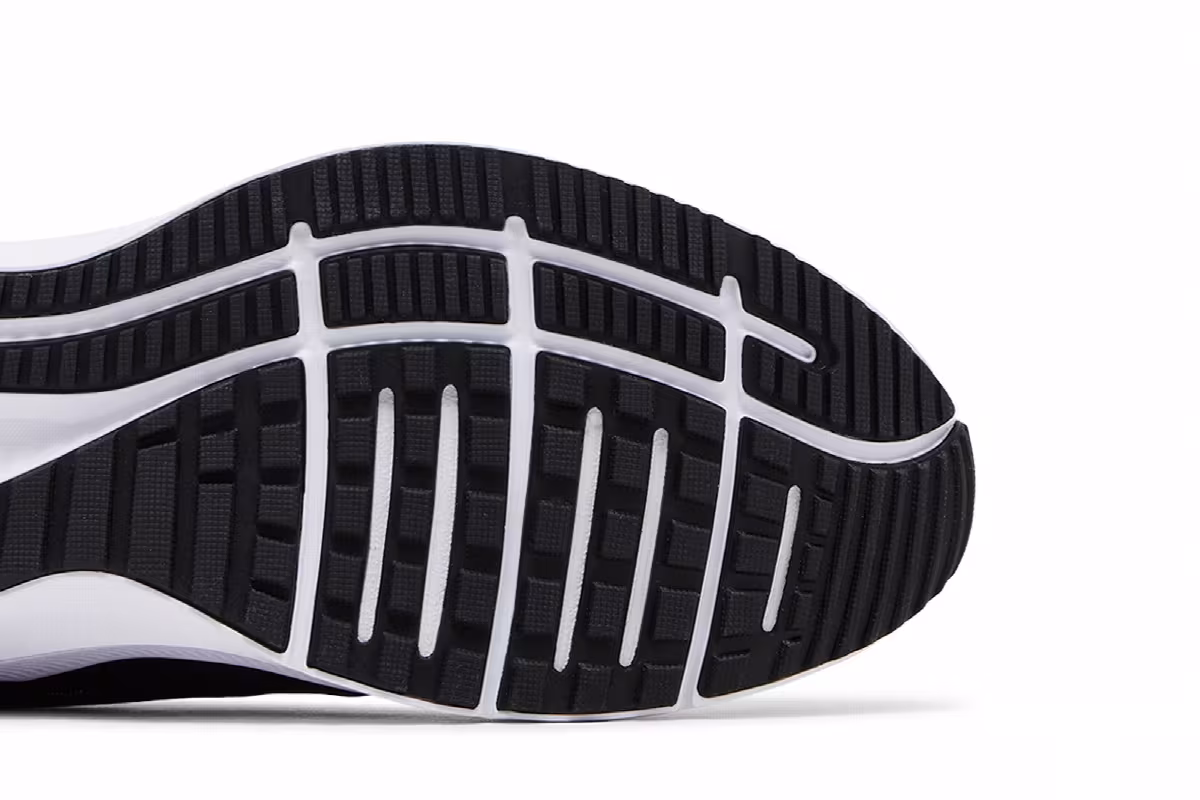 Nike Quest 4 Black University Red, view 6