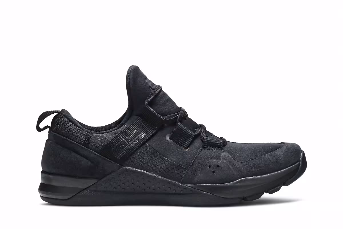 Nike Tech Trainer Triple Black, view 2