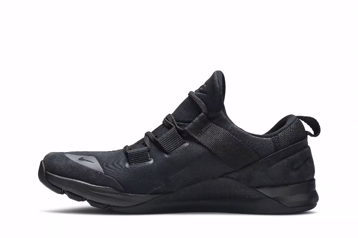 Nike Tech Trainer Triple Black, view 4