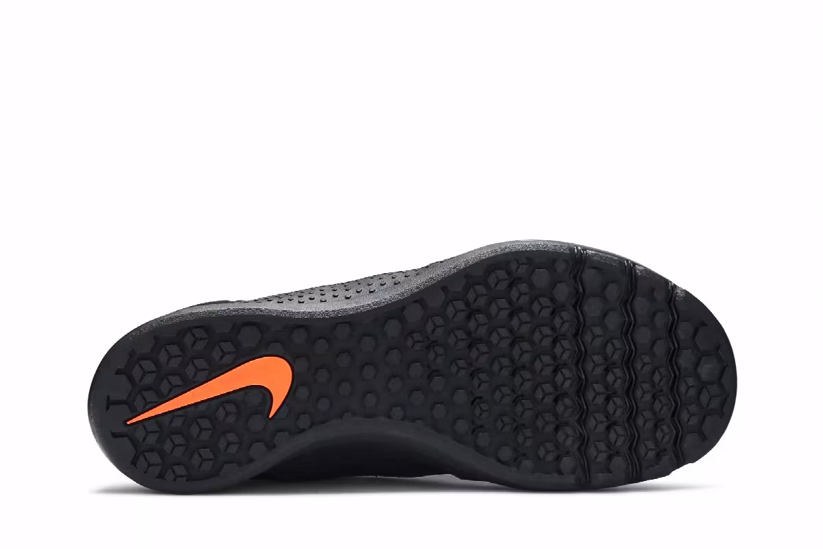 Nike Tech Trainer Triple Black, view 5