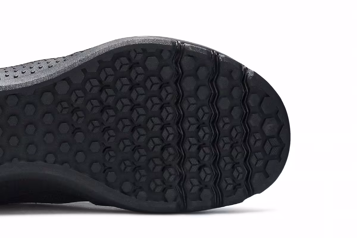 Nike Tech Trainer Triple Black, view 6