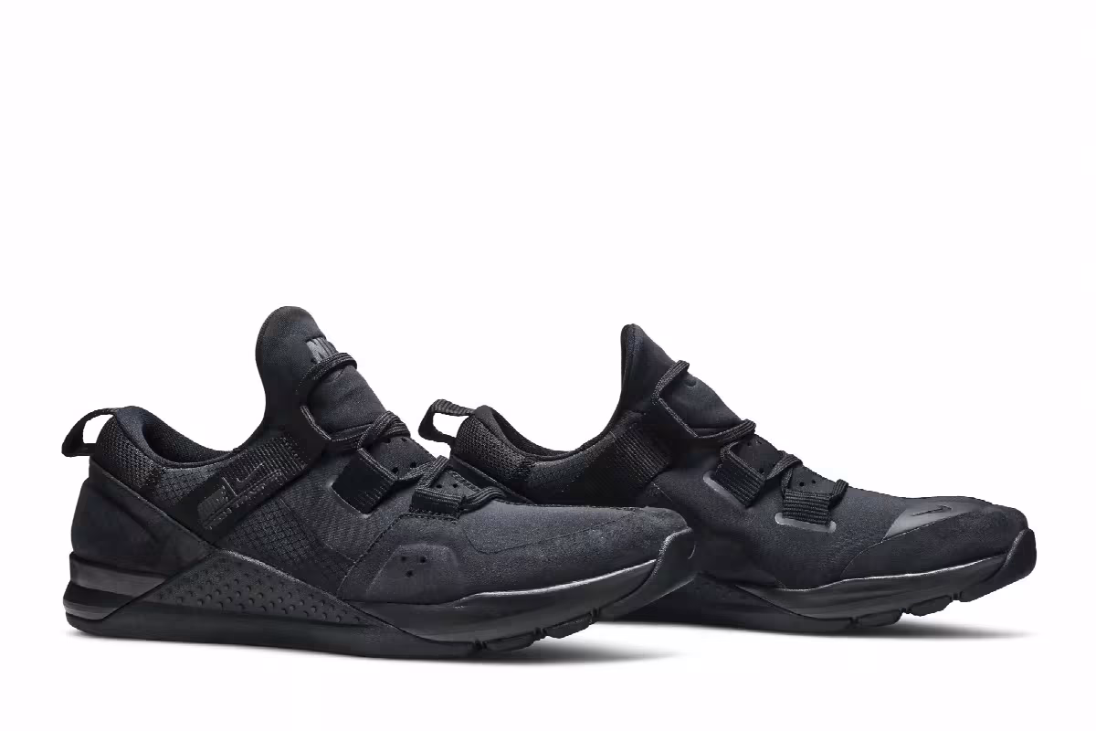 Nike Tech Trainer Triple Black, view 9