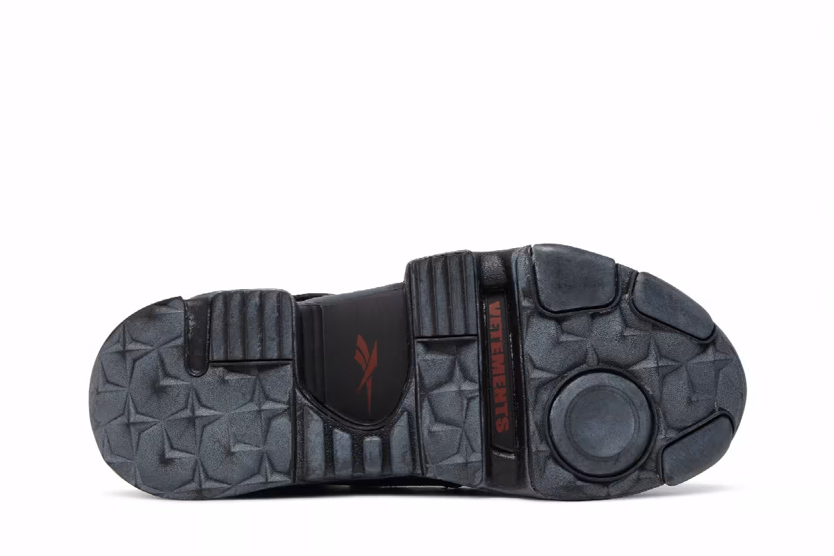 Vetements x Reebok Genetically Modified Pump Black, view 5
