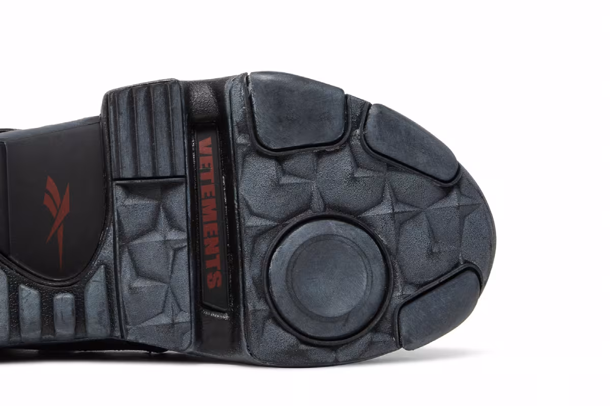 Vetements x Reebok Genetically Modified Pump Black, view 6