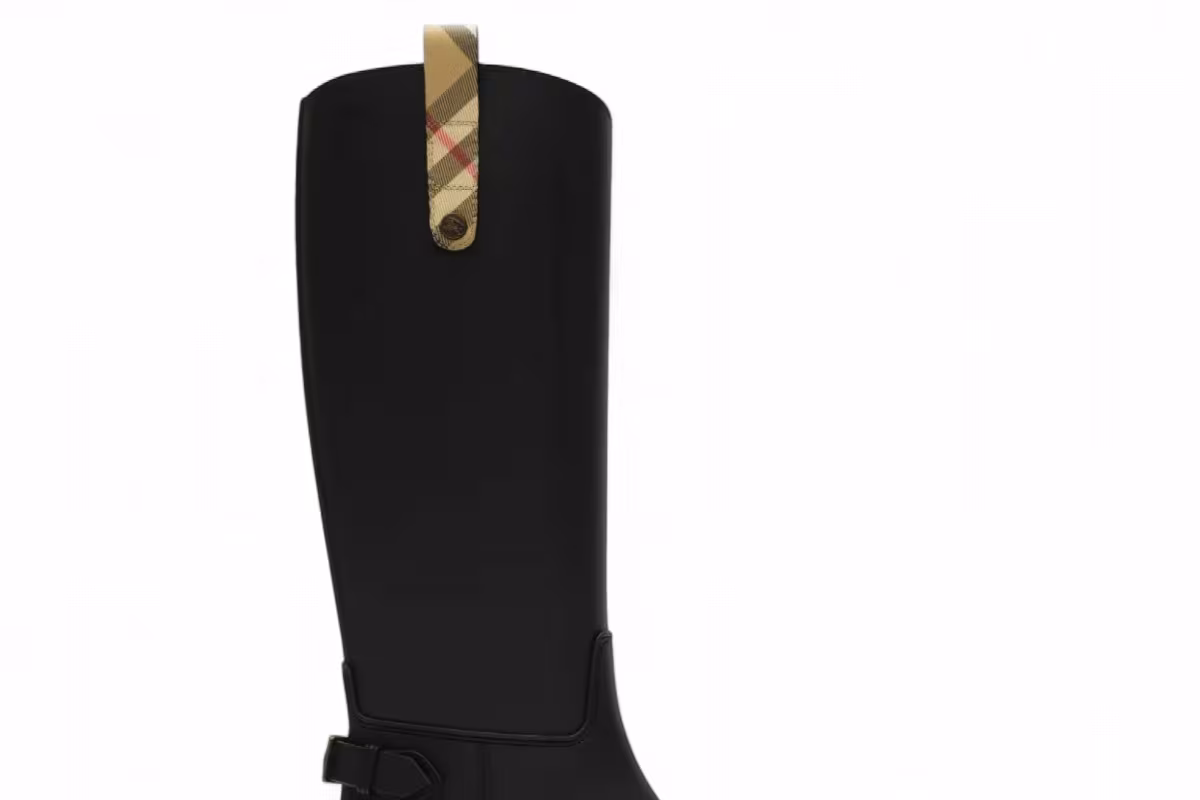 Burberry Women's Lf Cavalier Outdoor Boots Black Archive Beige, view 2