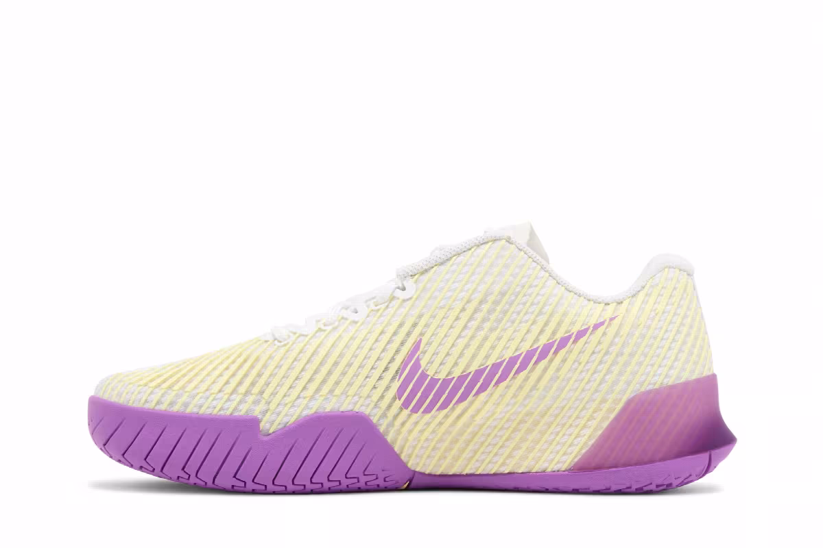 Women's NikeCourt Air Zoom Vapor 11 HC White Fuchsia Dream, view 4