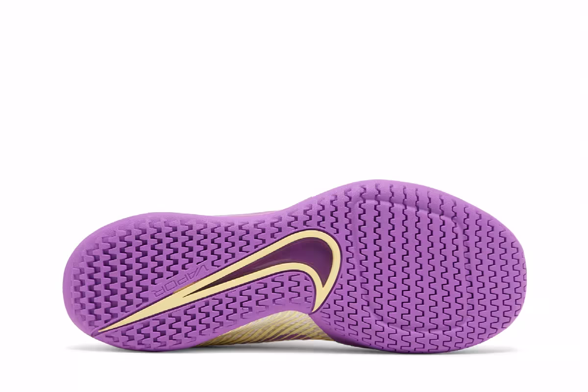 Women's NikeCourt Air Zoom Vapor 11 HC White Fuchsia Dream, view 5