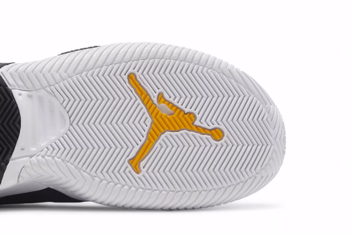 Air Jordan Stay Loyal White Taxi Black, view 6