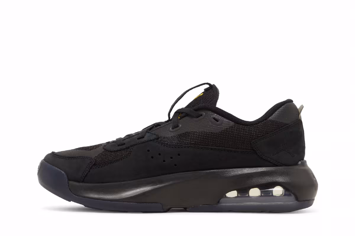 Paris Saint-Germain x Air Jordan Jordan Air 200E Black Taxi, view 4