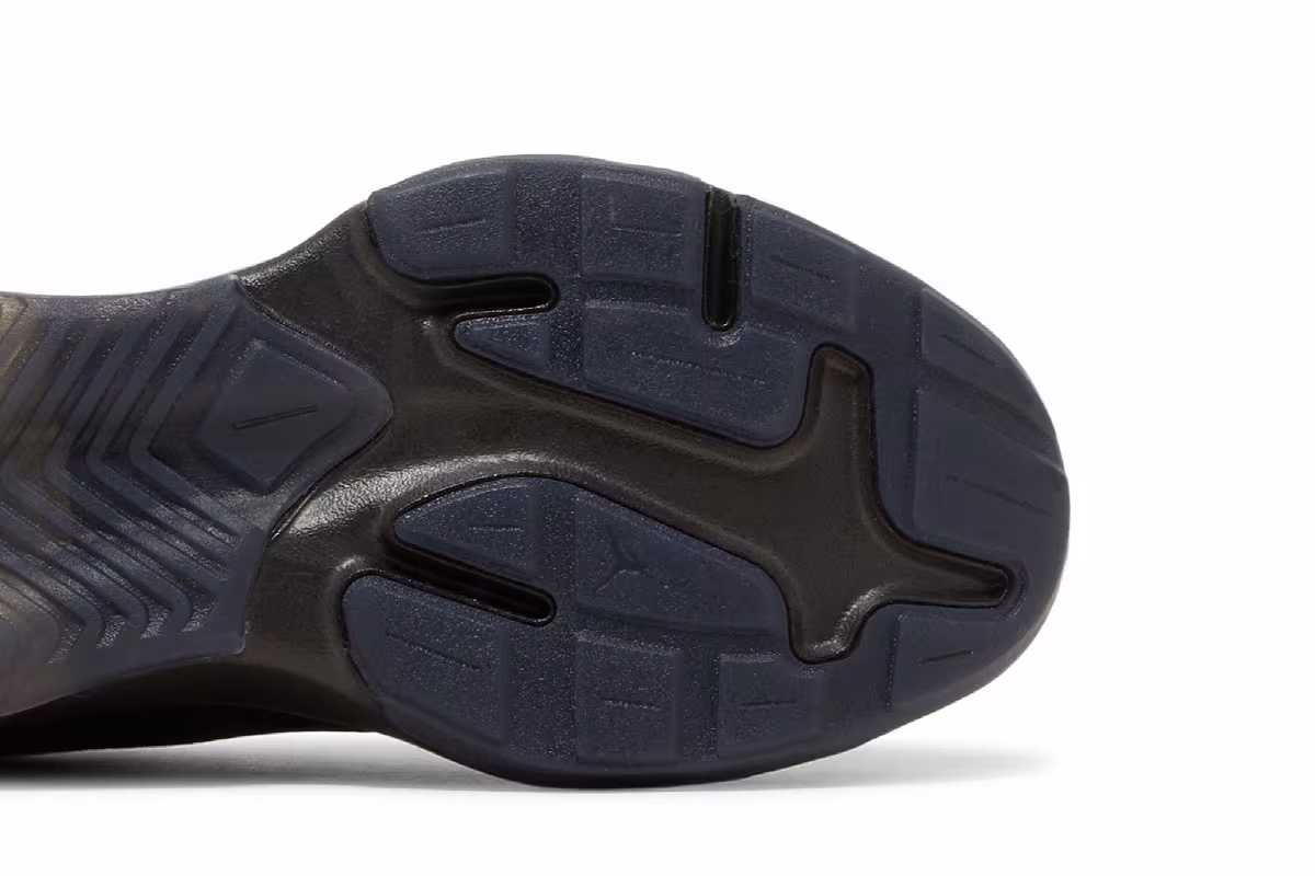 Paris Saint-Germain x Air Jordan Jordan Air 200E Black Taxi, view 6