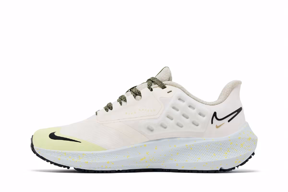 Nike Women's Air Zoom Pegasus 39 Shield Pale Ivory Luminous Green, view 4