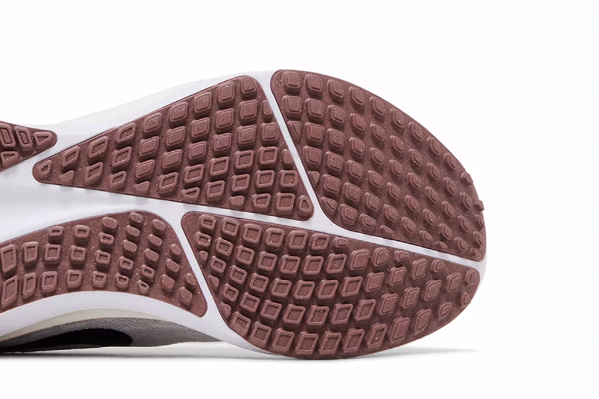 Nike Women's Vomero 17 Platinum Violet Black, view 6