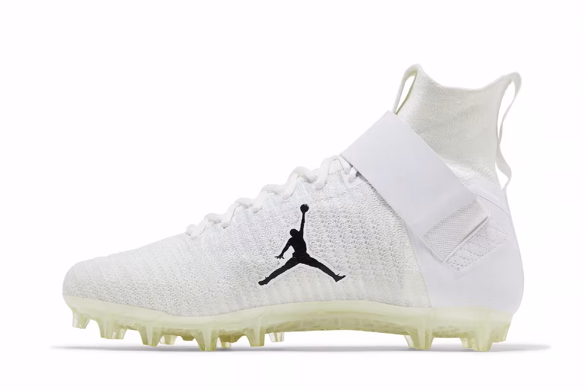 Air Jordan Alpha Menace Elite 2 White Black, view 4