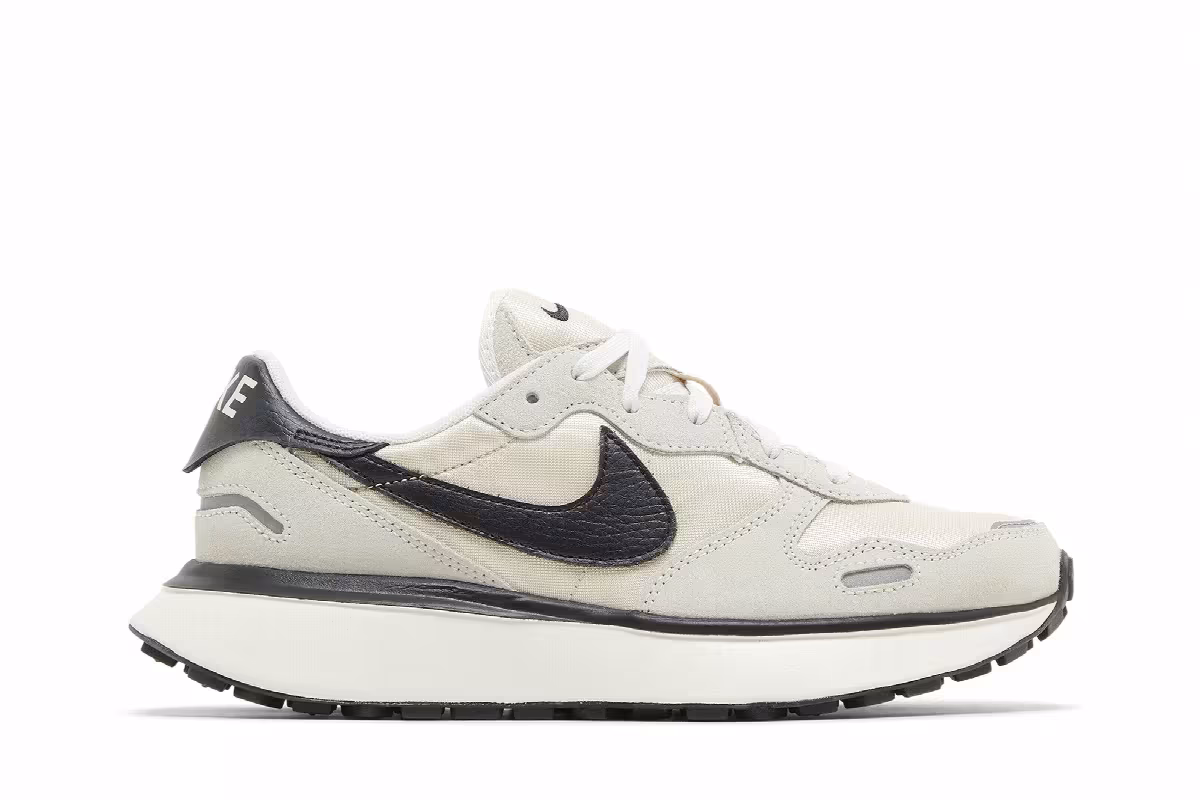 Nike Women's Phoenix Waffle Summit White Black, view 2