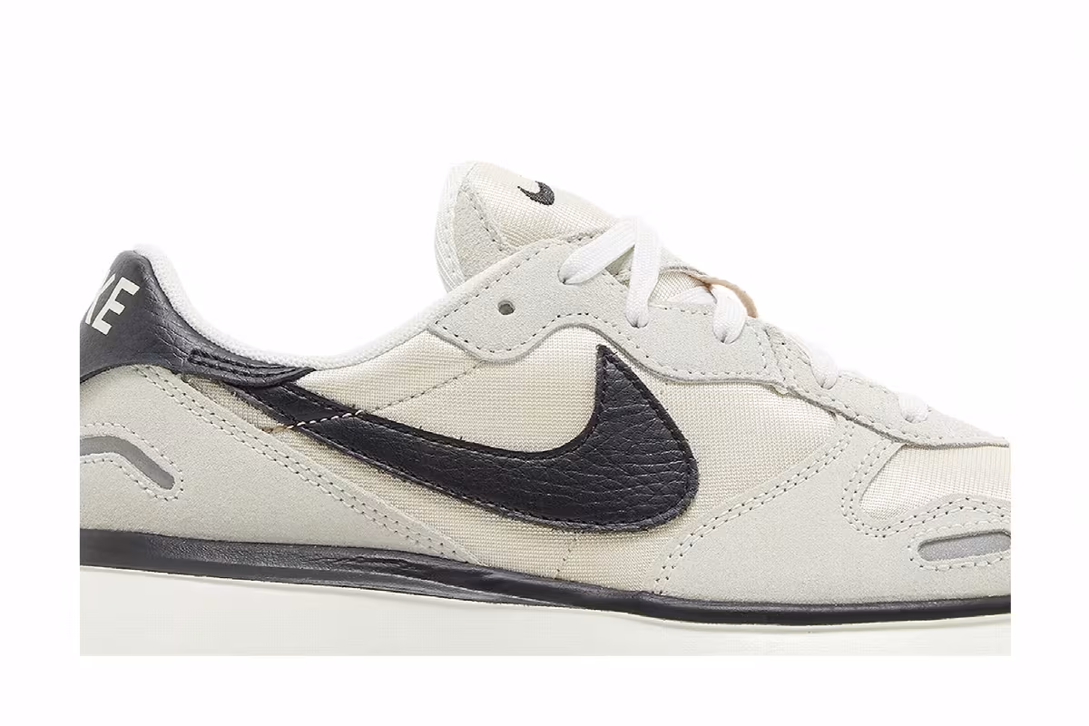Nike Women's Phoenix Waffle Summit White Black, view 3