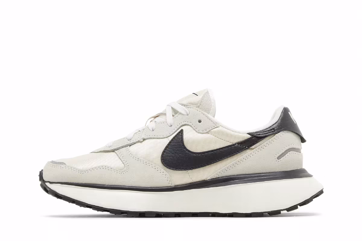 Nike Women's Phoenix Waffle Summit White Black, view 4