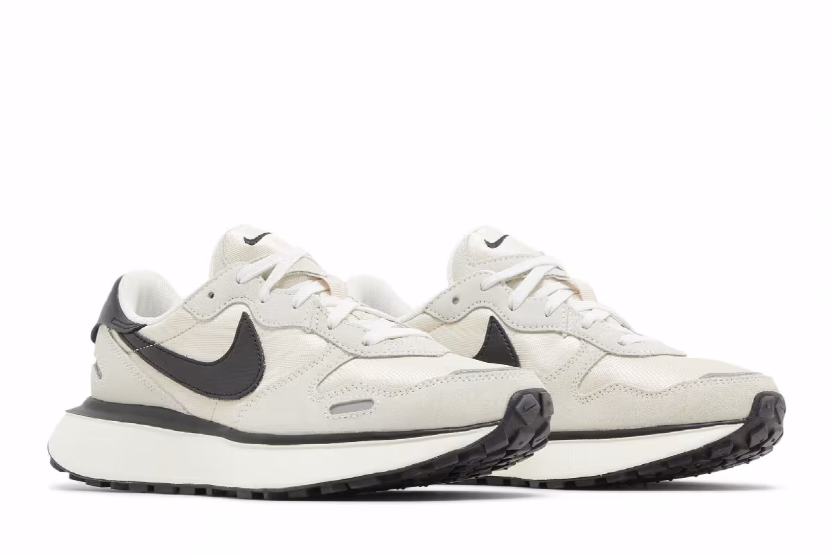 Nike Women's Phoenix Waffle Summit White Black, view 9