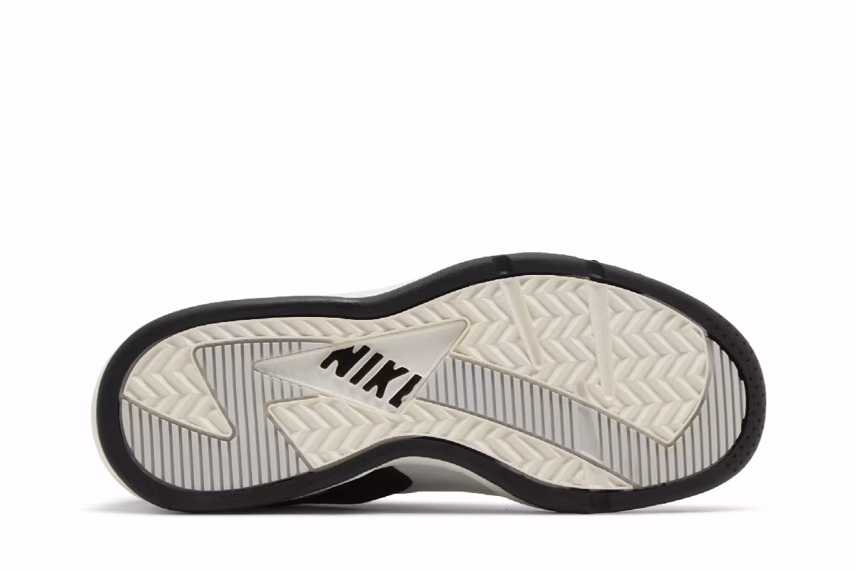 Nike Air Flight Huarache Photon Dust Black, view 5