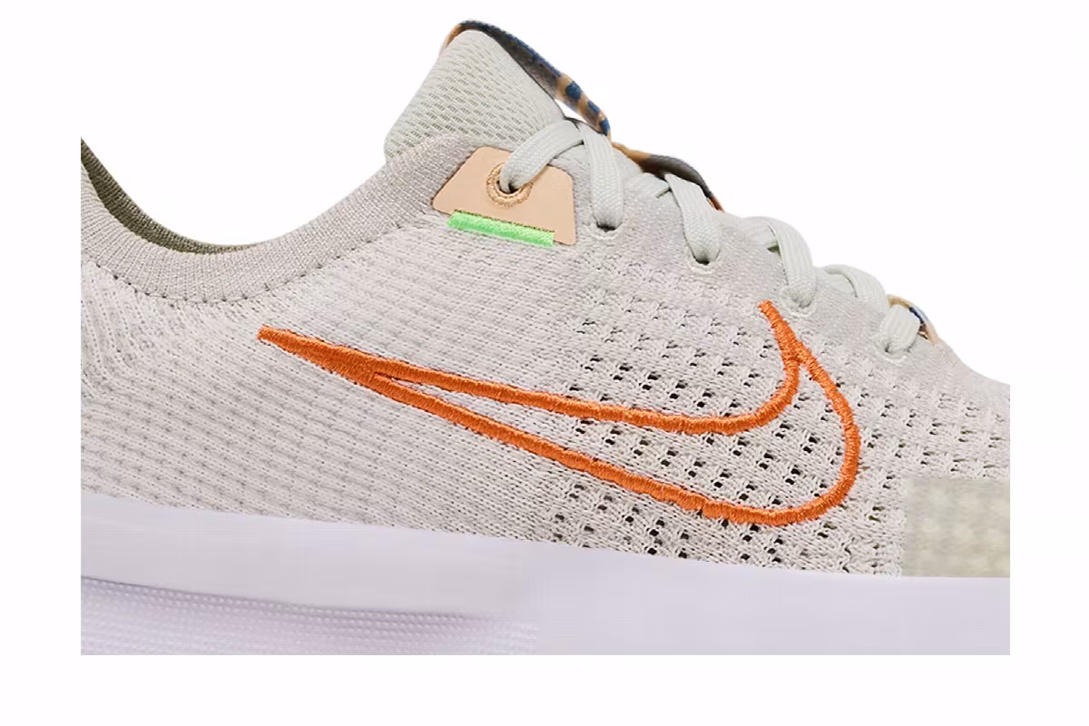 Nike Women's Interact Run Light Bone Bright Mandarin, view 3