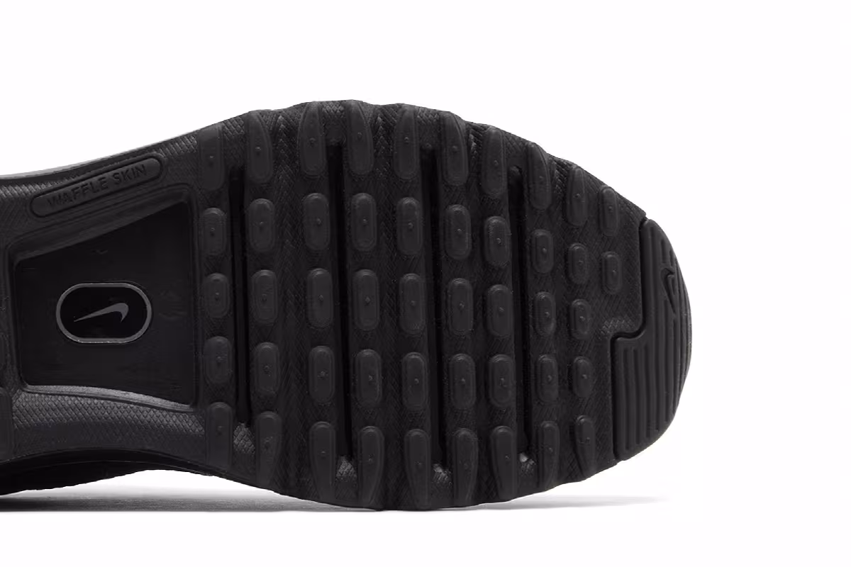 Nike Air Max 2013 Triple Black, view 6