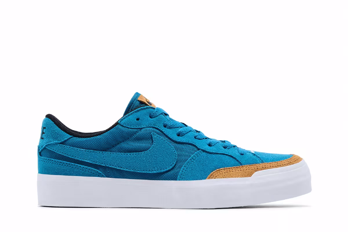 Nike Women's Zoom Pogo Plus Premium SB Green Abyss, view 2