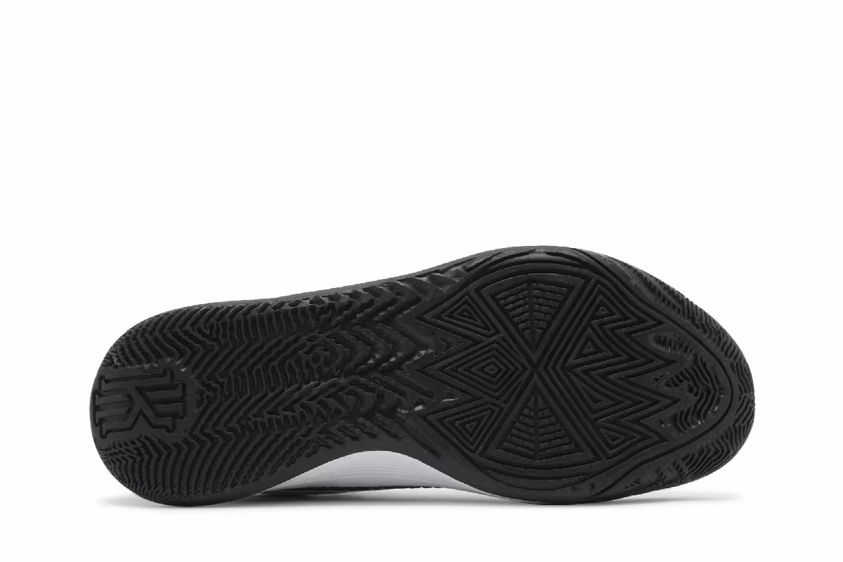 Nike Kyrie Flytrap 6 White Black, view 5