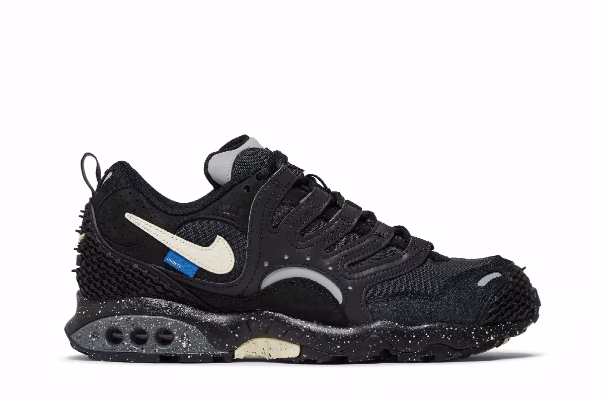 Undefeated x Nike Air Terra Humara Black, view 2
