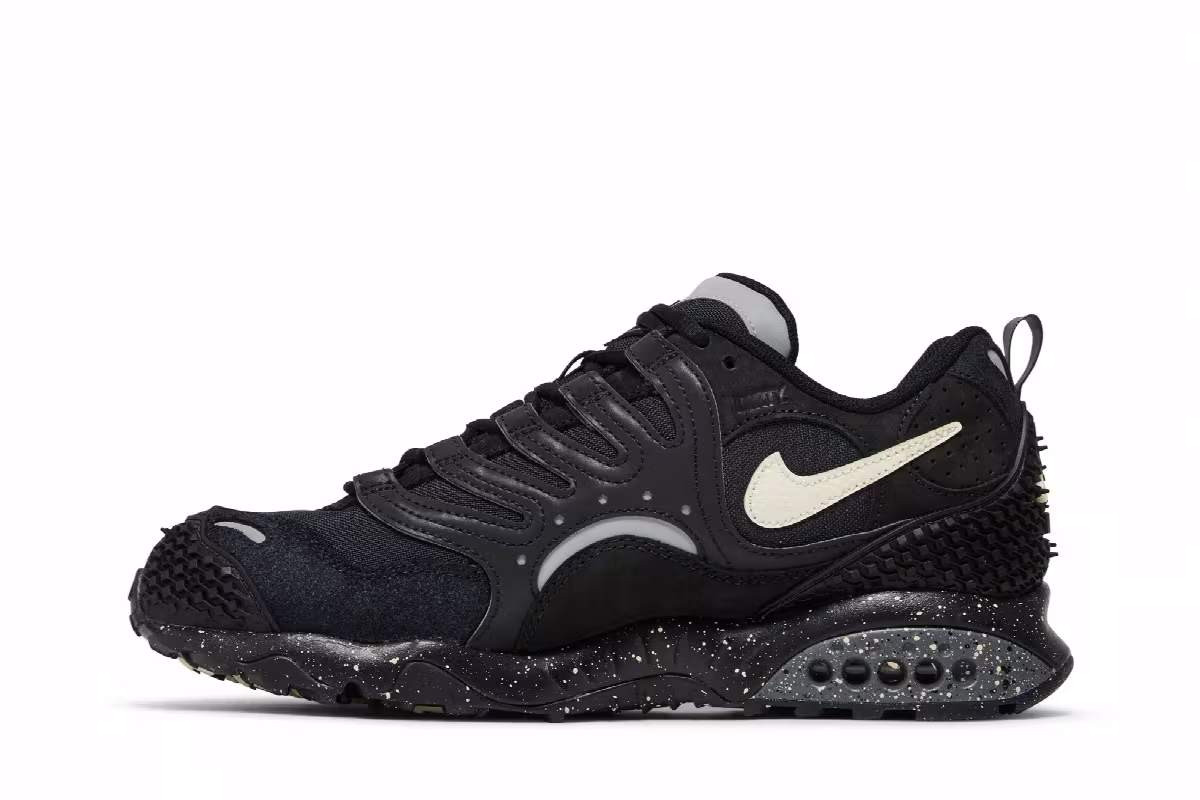 Undefeated x Nike Air Terra Humara Black, view 4