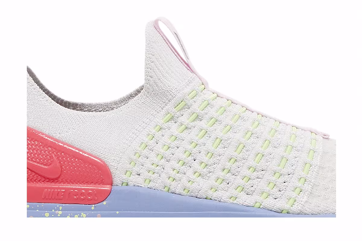Nike Women's React Phantom Run Flyknit 2 Confetti, view 3