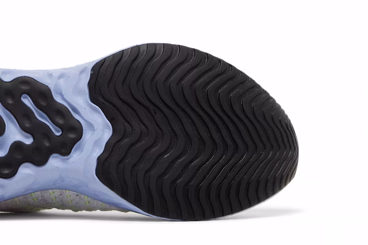 Nike Women's React Phantom Run Flyknit 2 Confetti, view 6