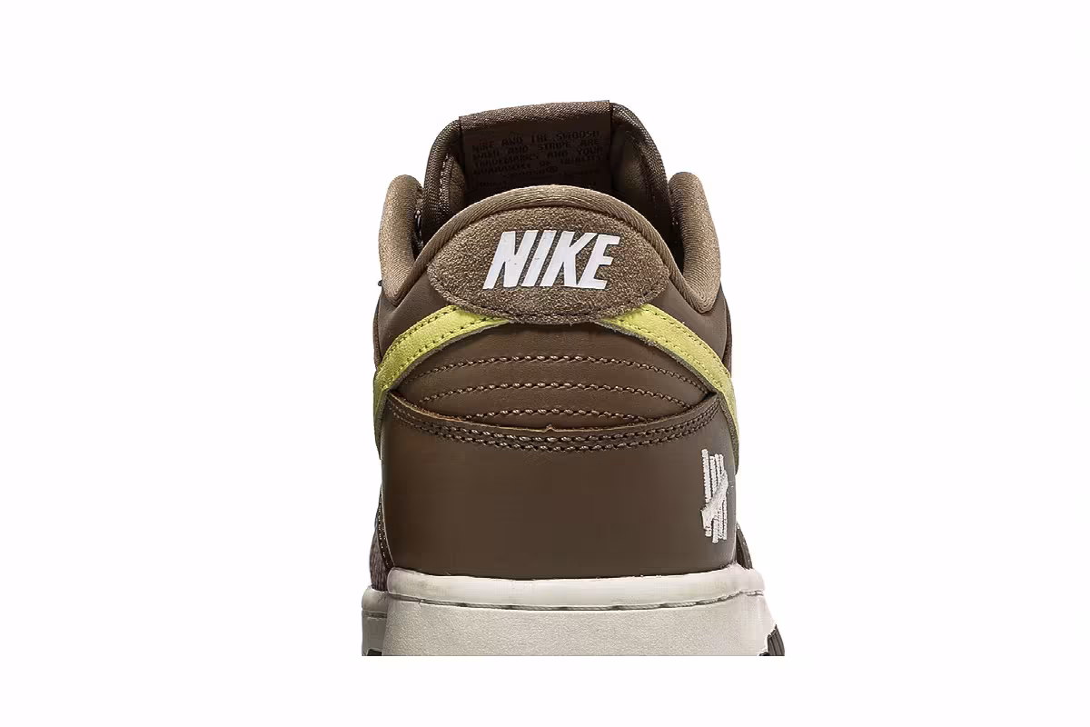 Undefeated x Nike Dunk Low SP Canteen, view 8