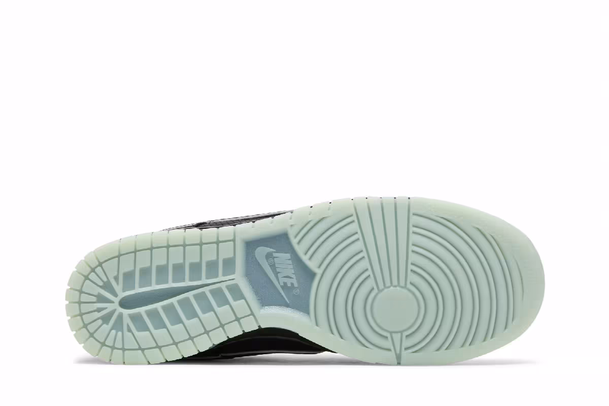League of Legends x Nike Dunk Low Black, view 5