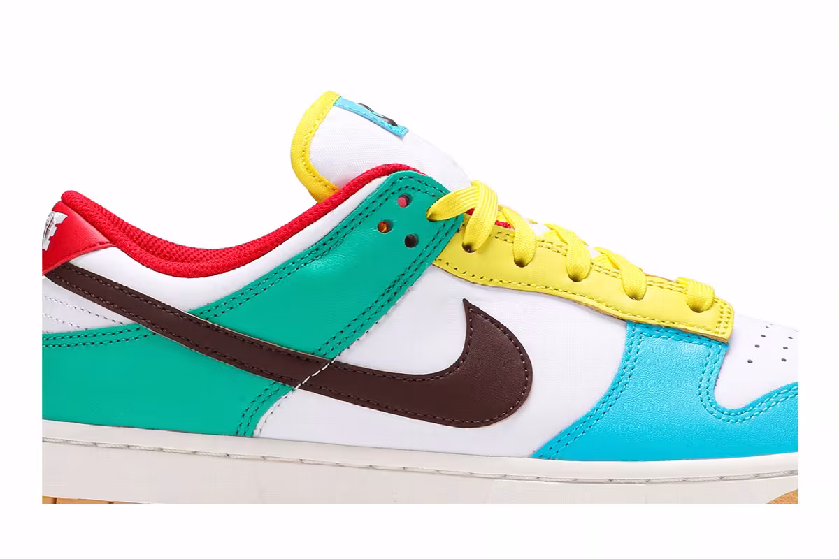 Nike Dunk Low SE Free.99 - White, view 3