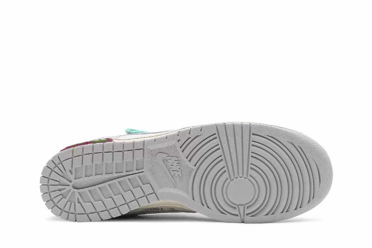 Off-White x Nike Dunk Low Lot 04 of 50, view 5