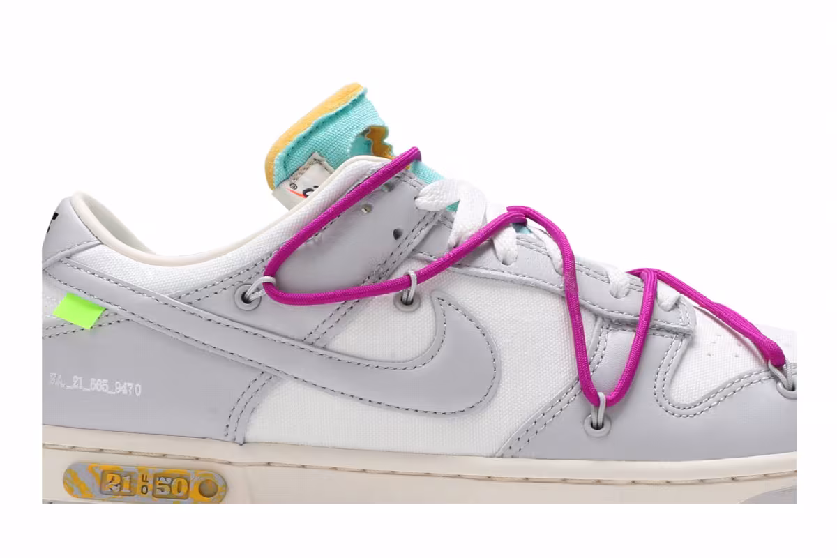 Off-White x Nike Dunk Low Lot 21 of 50, view 3