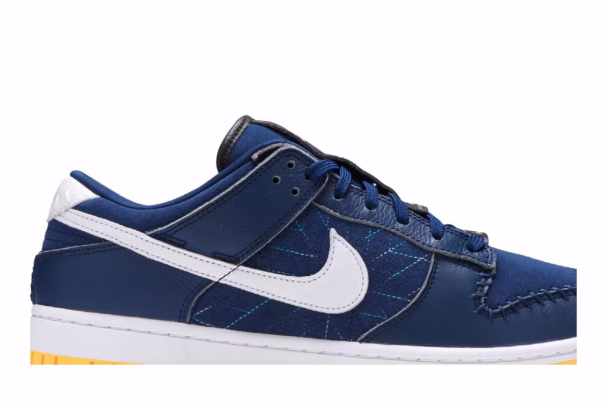 Kyrie Irving x Nike Dunk Low N7, view 3