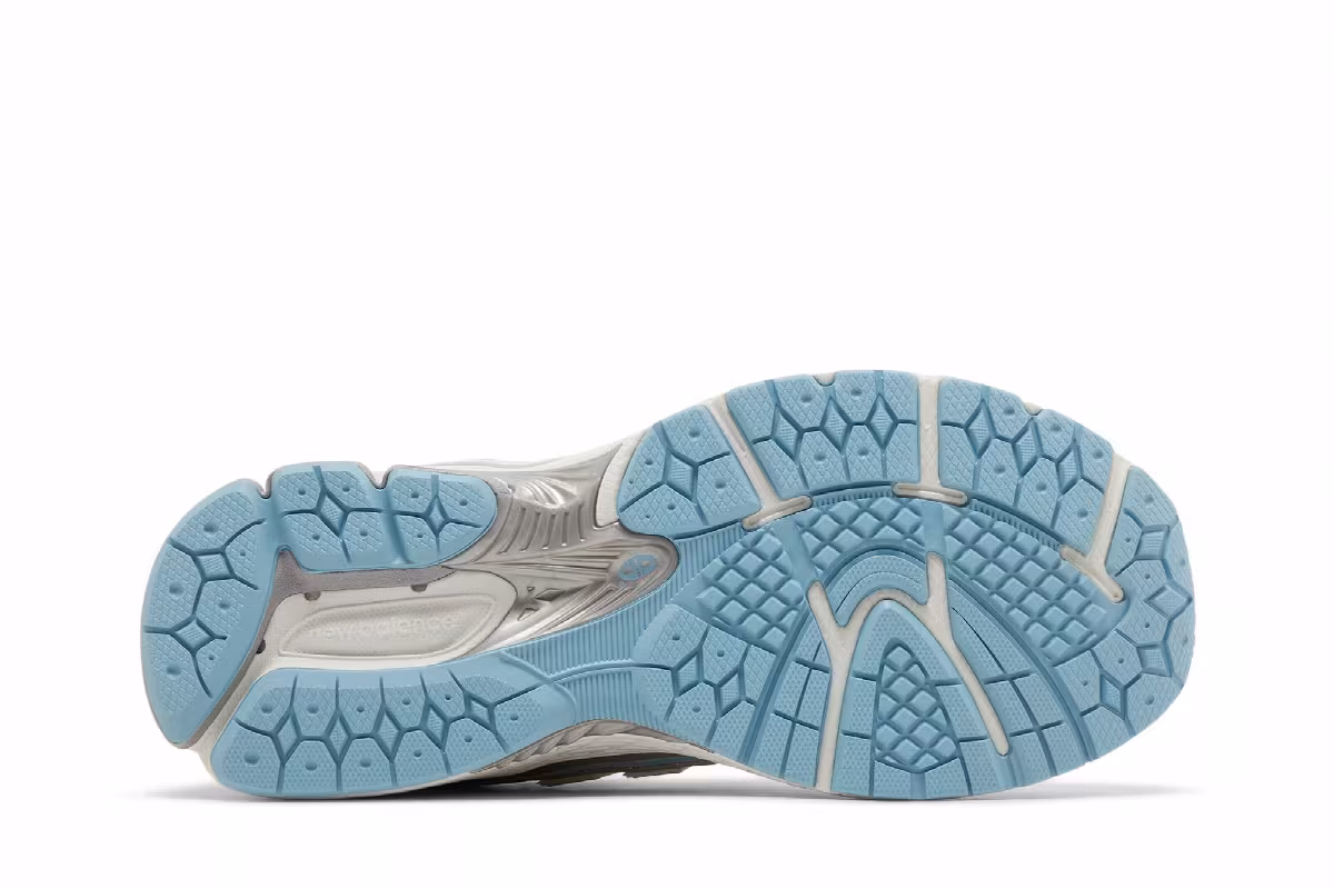 New Balance 1906R Big Kid Silver Metallic Chrome Blue, view 5