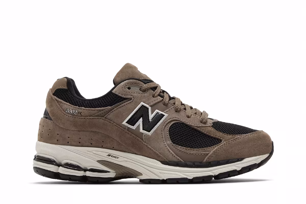 New Balance 2002R Driftwood Black, view 2