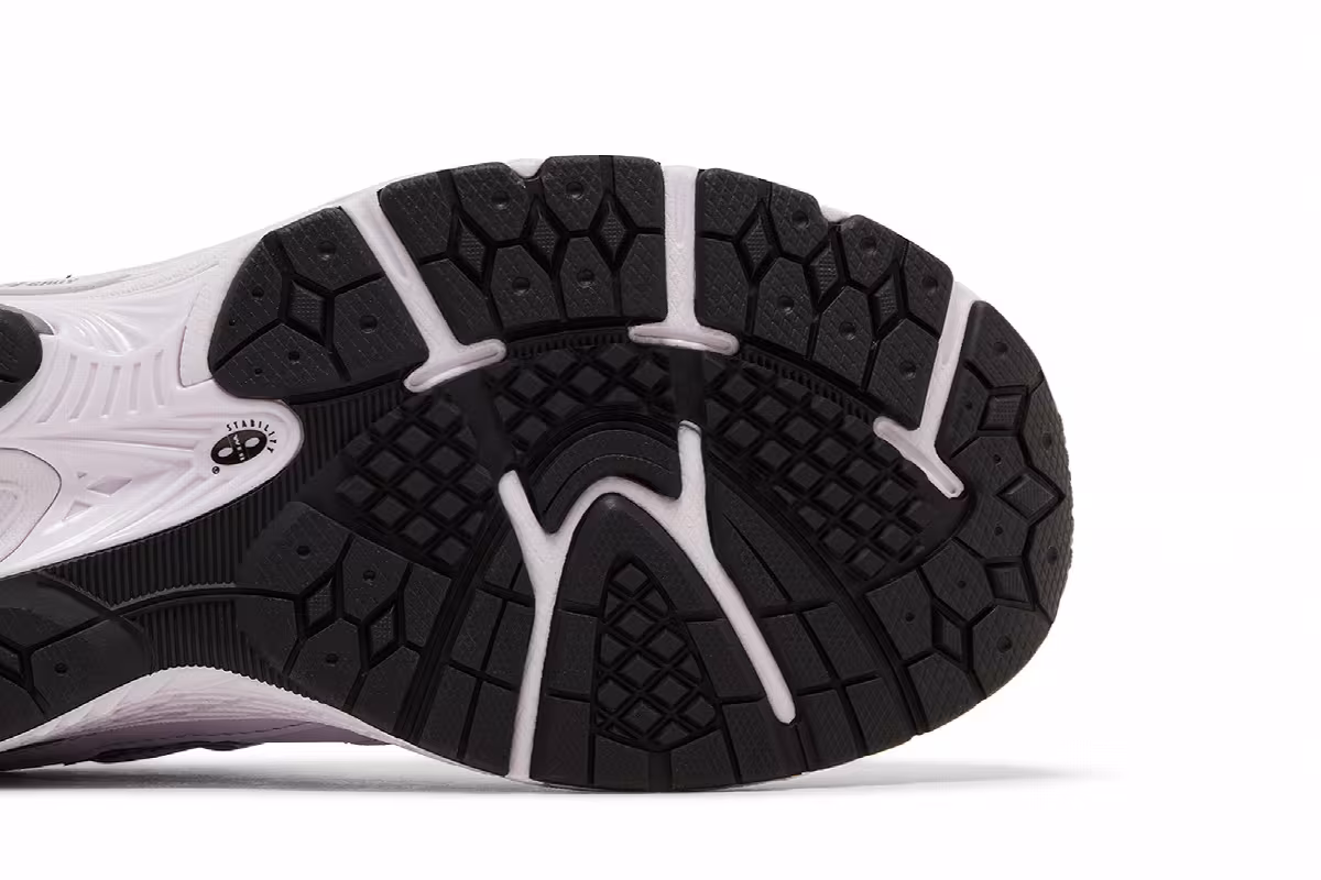 New Balance 2002R Big Kid Taro Lilac Glo, view 6