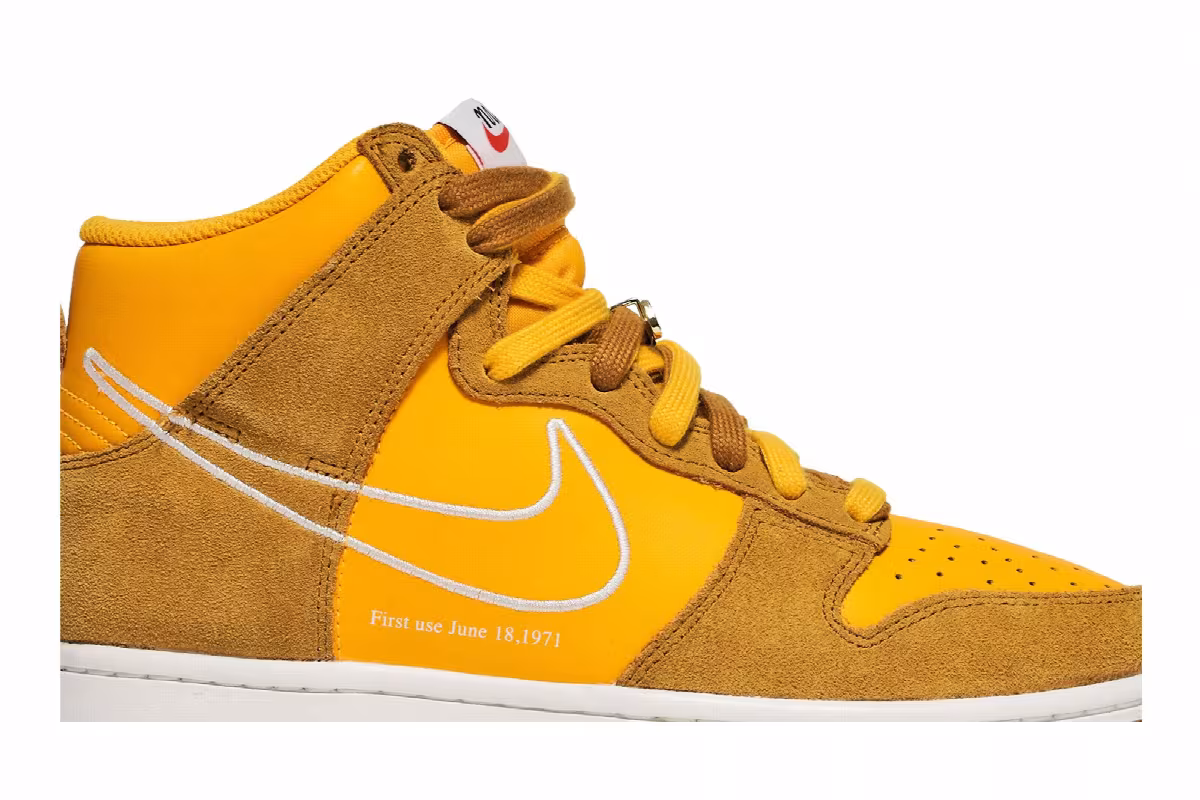 Nike Women's Dunk High SE First Use Pack - University Gold, view 3