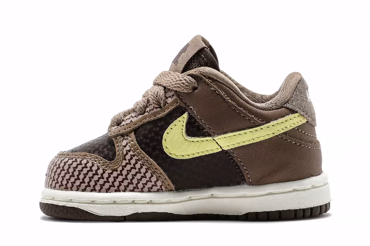 Undefeated x Nike Dunk Low SP TD Canteen, view 4