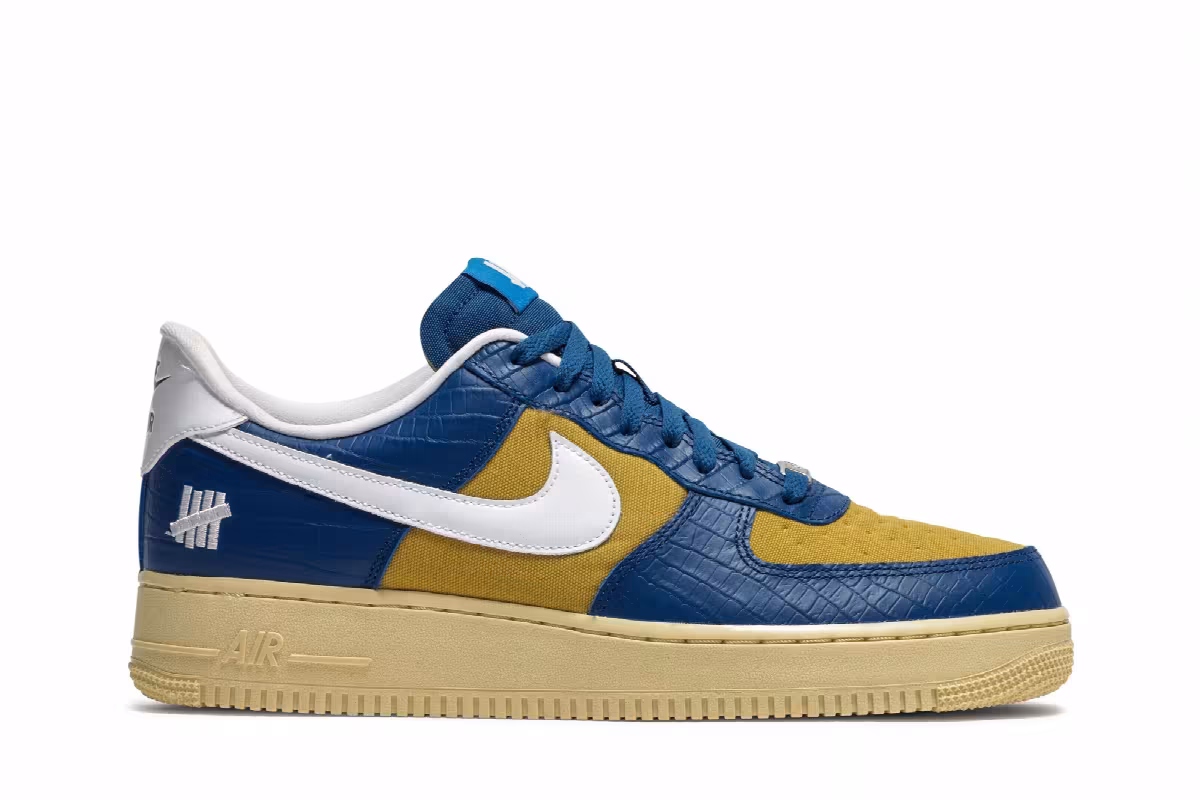 Undefeated x Nike Air Force 1 Low SP Dunk vs AF1, view 2
