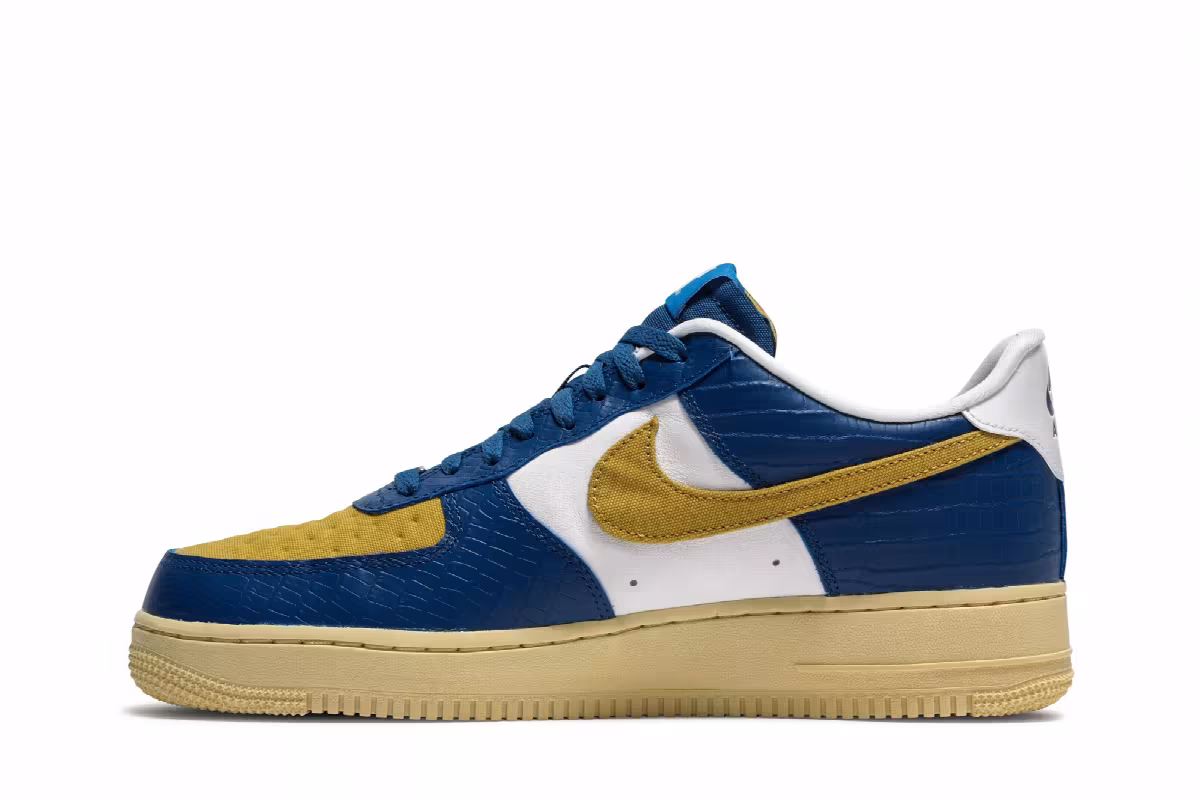 Undefeated x Nike Air Force 1 Low SP Dunk vs AF1, view 4