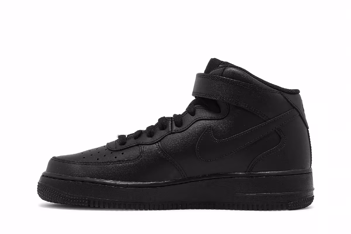Nike Air Force 1 Mid Triple Black, view 4